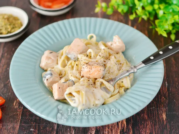 Фото блюда: Фетучини с семгой