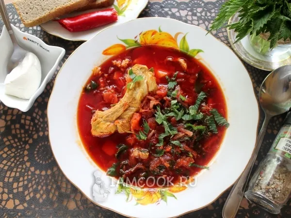 Фото готового блюда: Борщ с крапивой и красной фасолью