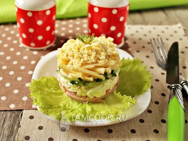 Фото блюда: Салат из ветчины, сыра, огурцов и яиц