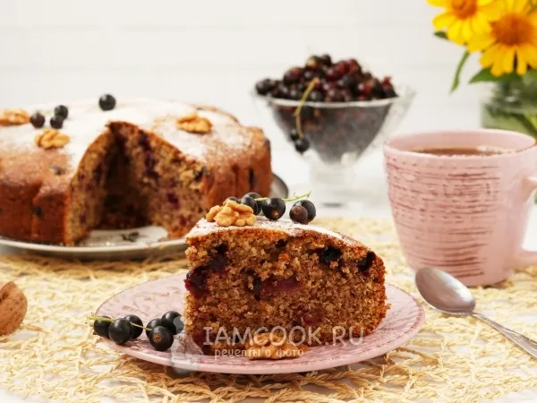 Фото блюда: Ореховый пирог с чёрной смородиной