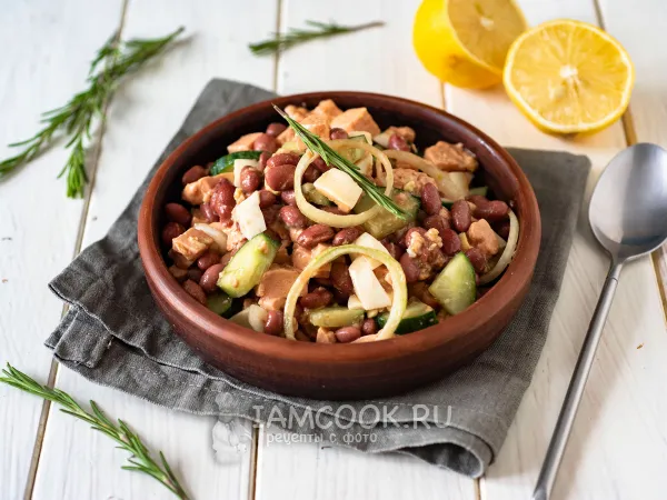 Фото готового блюда: Салат из печени трески с фасолью консервированной