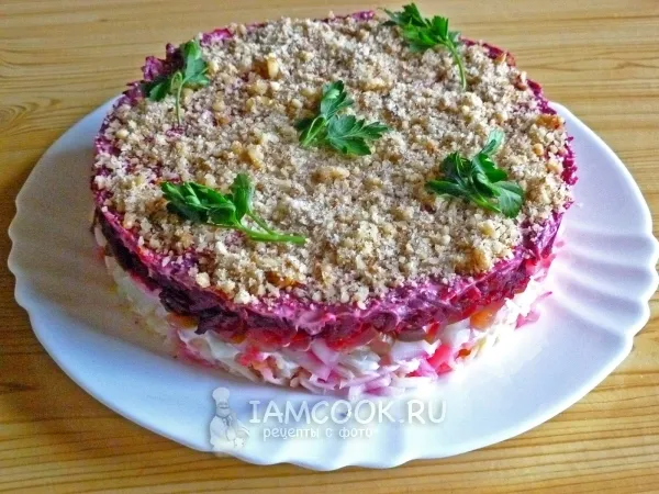 Фото блюда: Слоеный салат со свеклой и солеными огурцами