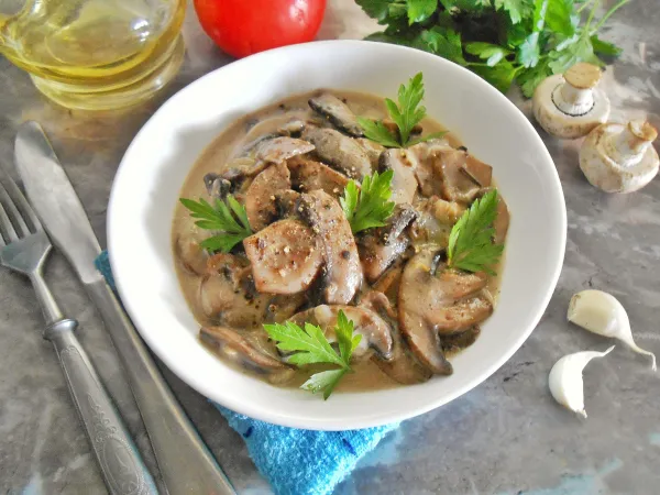 Фото блюда: Грибы в сливочном соусе в мультиварке