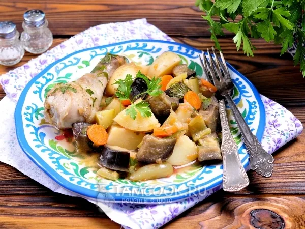 Фото готового блюда: Овощное рагу с курицей в мультиварке