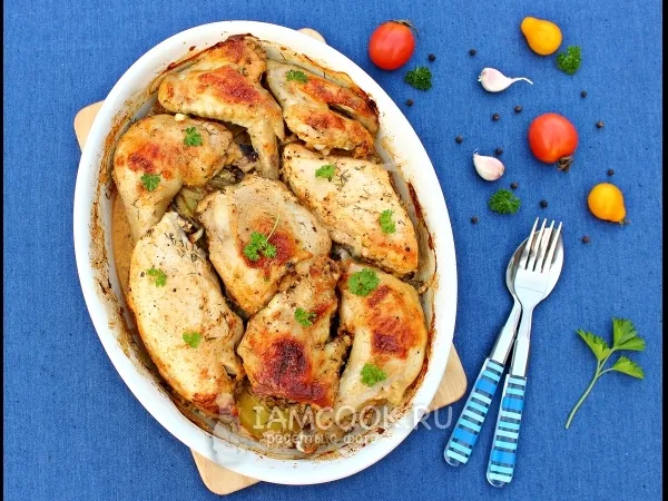 Фото готового блюда: Курица с картошкой в сливках в духовке