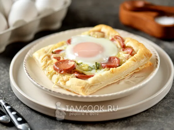 Фото готового блюда: Слойки с яйцом и сыром