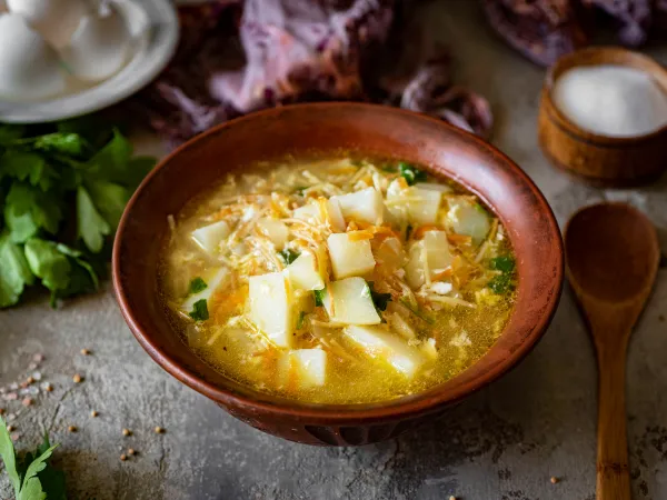 Фото готового блюда: Суп с жареной вермишелью и яйцом