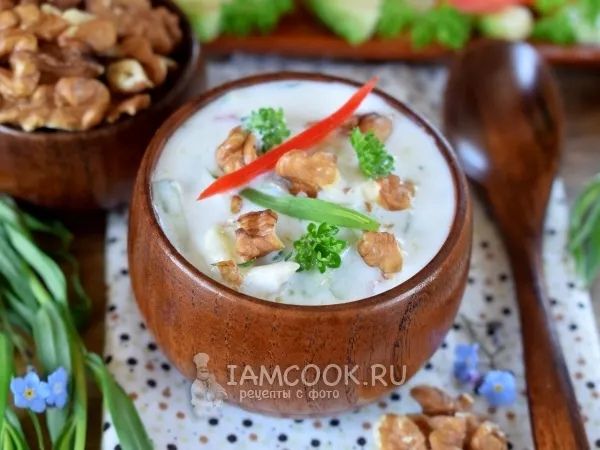 Фото готового блюда: Суп Таратор с авокадо и тархуном