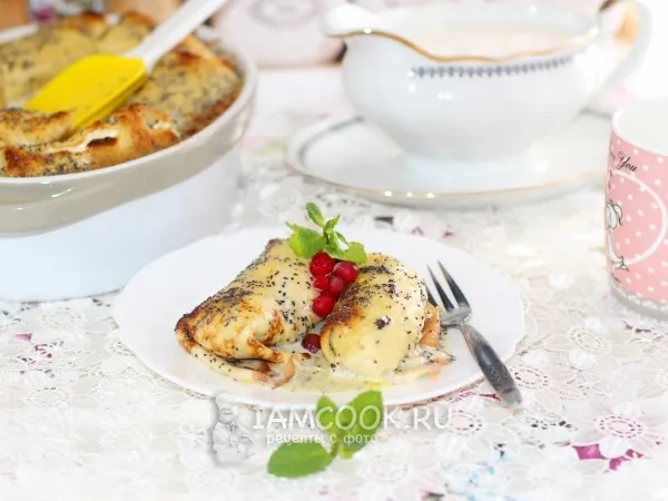 Фото блюда: Блины с творогом в сметанно-маковой заливке