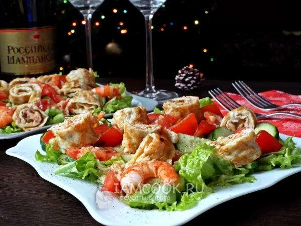 Фото готового блюда: Овощной салат с креветочным омлетом
