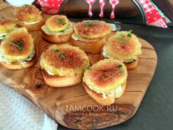Фото блюда: Тосты со сливочным сыром и свежим инжиром