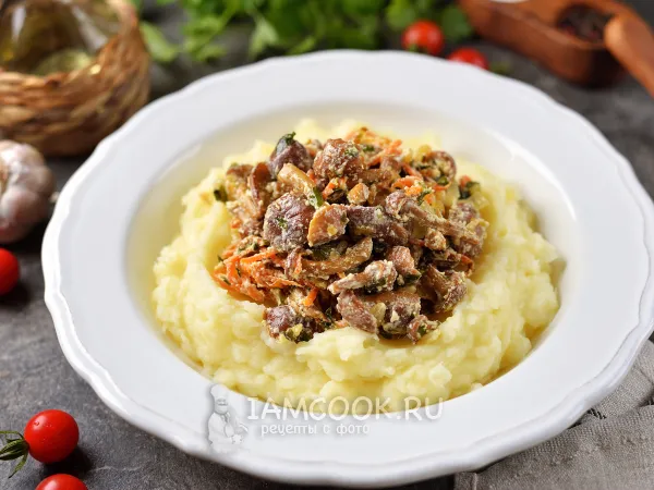 Фото блюда: Жареные опята со сметаной и луком