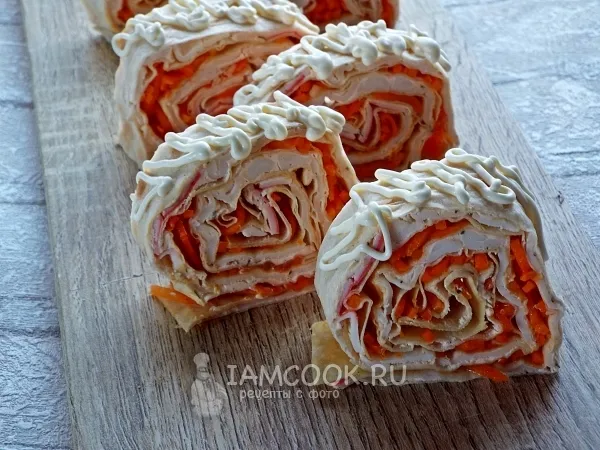 Фото блюда: Лаваш с крабовыми палочками и корейской морковкой