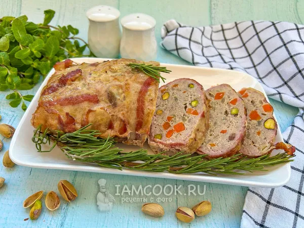 Фото блюда: Террин из индейки с фисташками в беконе