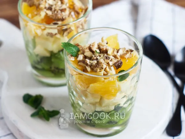 Фото готового блюда: Фруктовый салат с апельсином и орехами