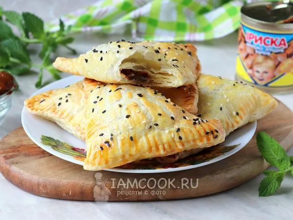 Фото готового блюда: Слойки со сгущенкой (из слоеного теста)