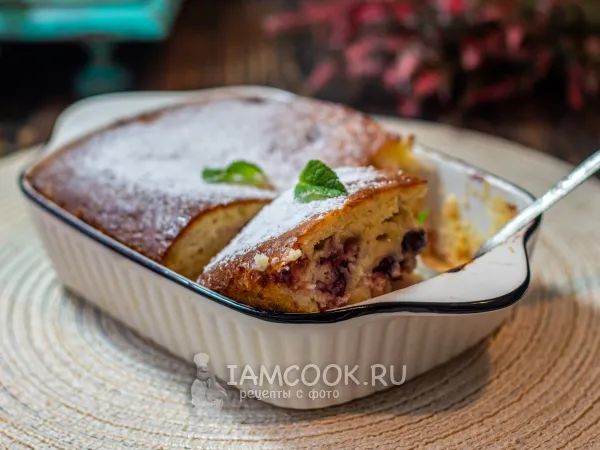 Фото блюда: Заливной пирог с вишней и творогом