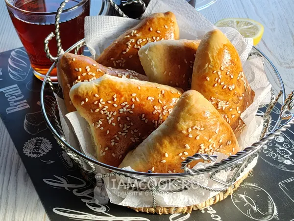 Фото готового блюда: Самса из дрожжевого теста с фаршем