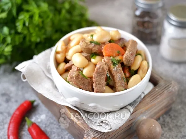 Фото готового блюда: Тушеная говядина с фасолью