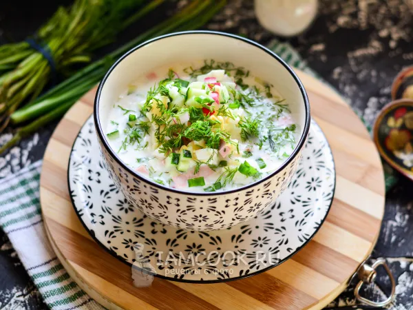 Фото готового блюда: Окрошка на кефире и минералке с колбасой