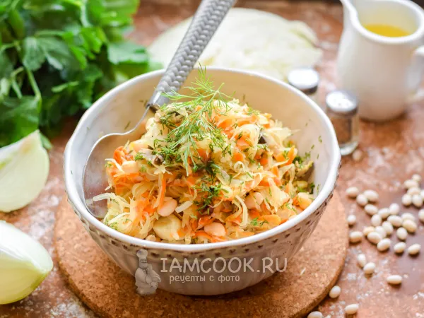 Фото блюда: Тушеная капуста с грибами и фасолью