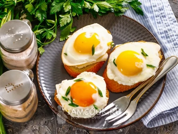 Фото готового блюда: Бутерброды с яйцом и брынзой