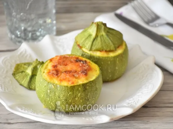 Фото готового блюда: Цукини, фаршированные мясом индейки и сыром