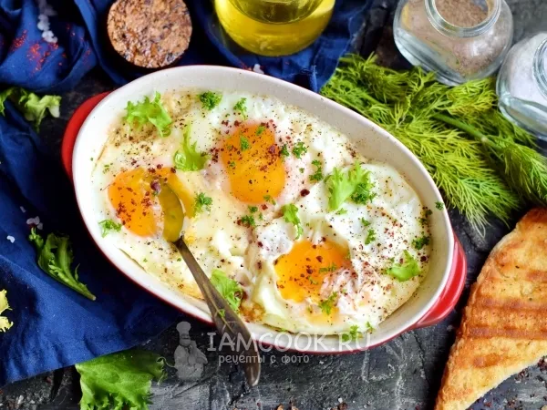 Фото блюда: Быстрая яичница с сардельками в микроволновке