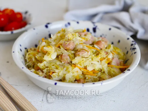 Фото блюда: Тушеная квашеная капуста с сосисками в мультиварке