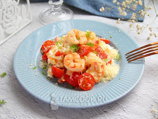 Фото блюда: Салат с креветками, помидорами и пармезаном