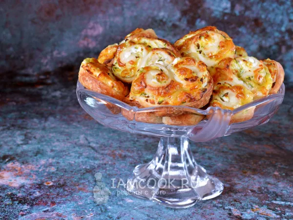 Фото готового блюда: Слойки с цукини