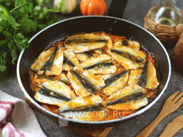 Фото блюда: Тушеная салака с морковью и луком