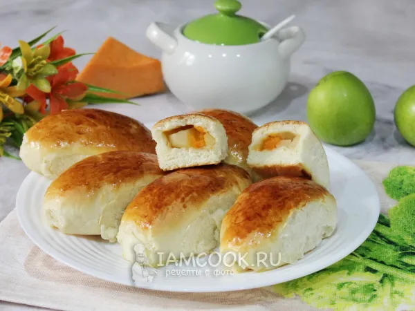 Фото готового блюда: Пирожки с тыквой и яблоками в духовке