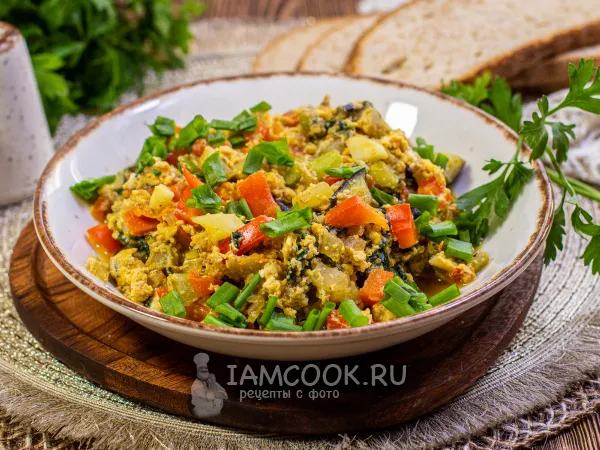 Фото блюда: Тушеные овощи с яйцом на сковороде