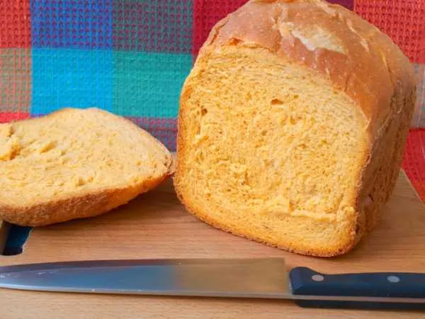 Фото готового блюда: Хлеб с паприкой и луком в хлебопечке