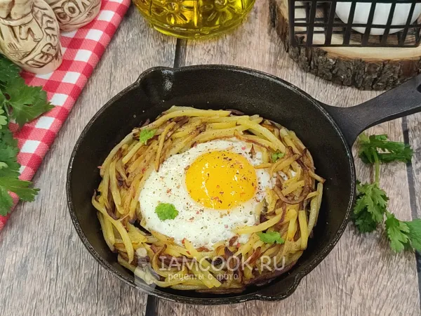Фото готового блюда: Яичница с картошкой