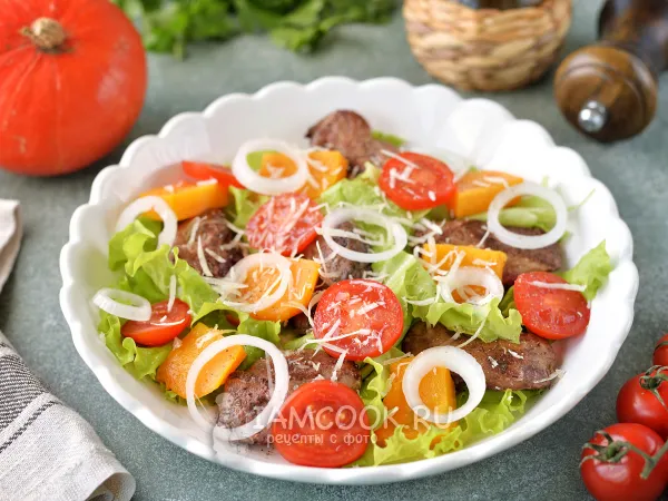 Фото готового блюда: Салат с куриной печенью и тыквой