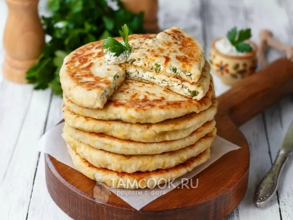 Фото готового блюда: Сырные лепёшки с начинкой