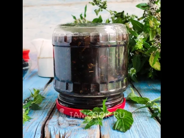 Фото готового блюда: Черная смородина в собственном соку на зиму