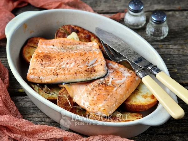 Фото блюда: Форель с картошкой в духовке