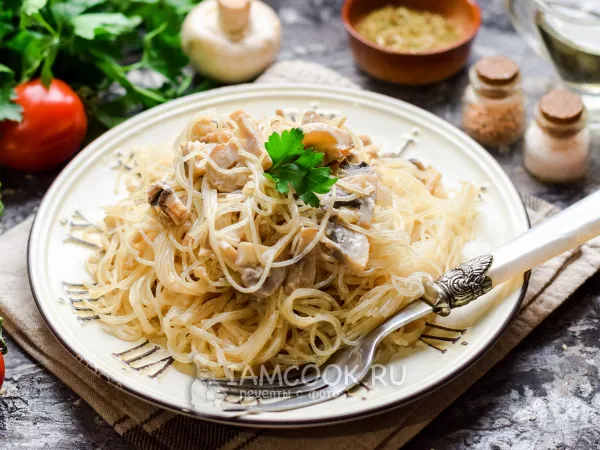 Фото блюда: Фунчоза с грибами в сливочном соусе