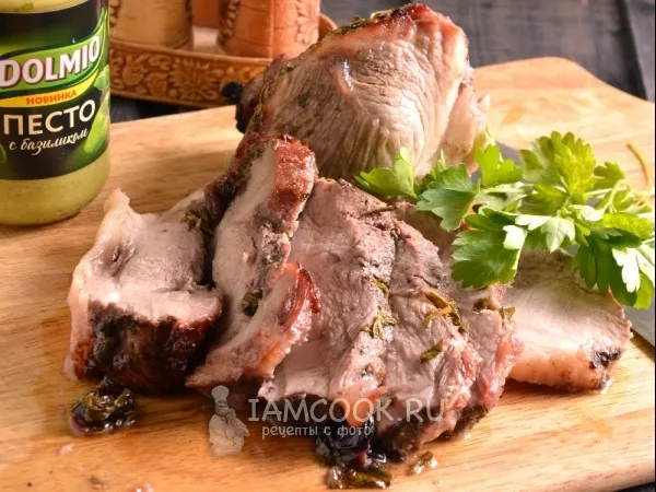 Фото готового блюда: Свинина, запеченная с вишневым джемом и вином