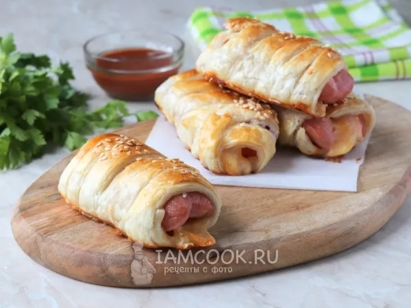 Фото блюда: Сосиски с сыром в слоеном тесте