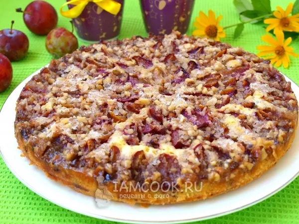 Фото готового блюда: Сливовый пирог с шоколадом