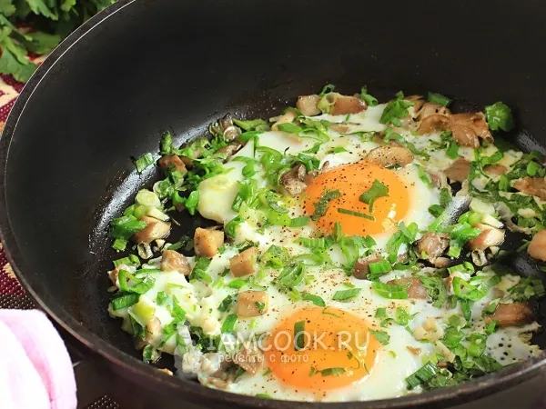 Фото блюда: Яичница с грибами