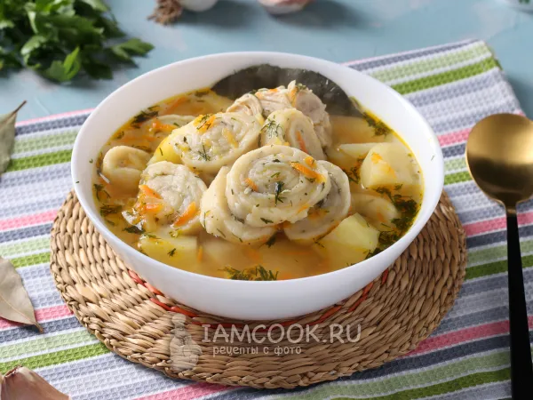 Фото готового блюда: Куриный суп с чесночными галушками