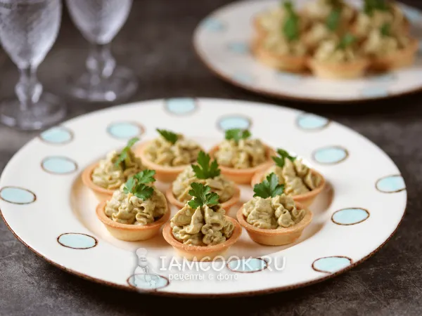 Фото готового блюда: Тарталетки с авокадо и тунцом