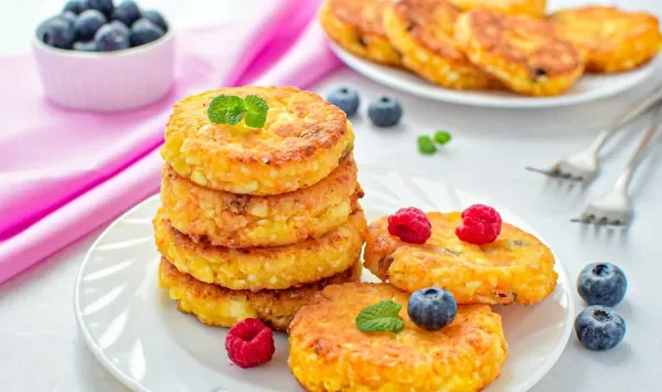Фото блюда: Сырники с морковью и изюмом