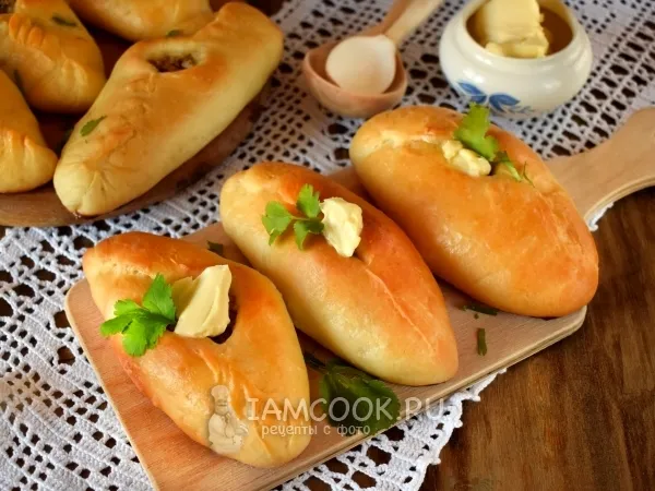 Фото готового блюда: Расстегаи с консервированной рыбой