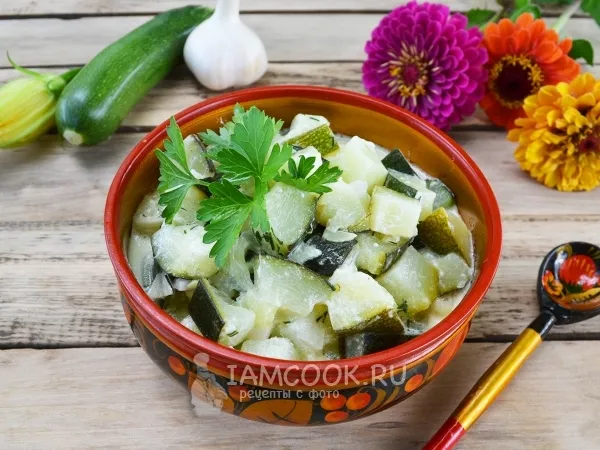 Фото блюда: Тушеные кабачки в сметане в мультиварке